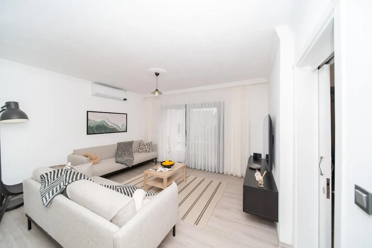 Bodrum Center 2 Bedroom Calm Modern Upstairs Flat - Yeni Duenya Bodrum 0*,