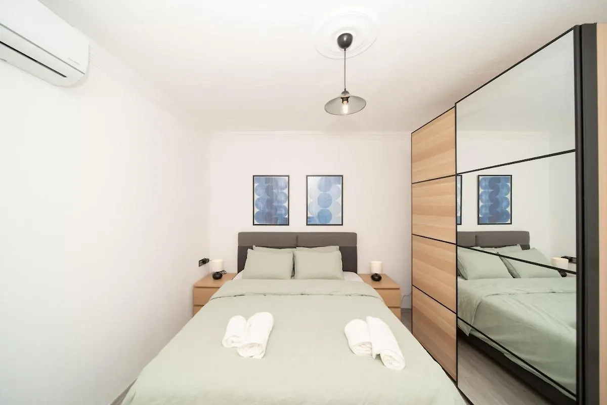 Bodrum Center 2 Bedroom Calm Modern Upstairs Flat - Yeni Duenya Αλικαρνασσός 0*,  Τουρκία