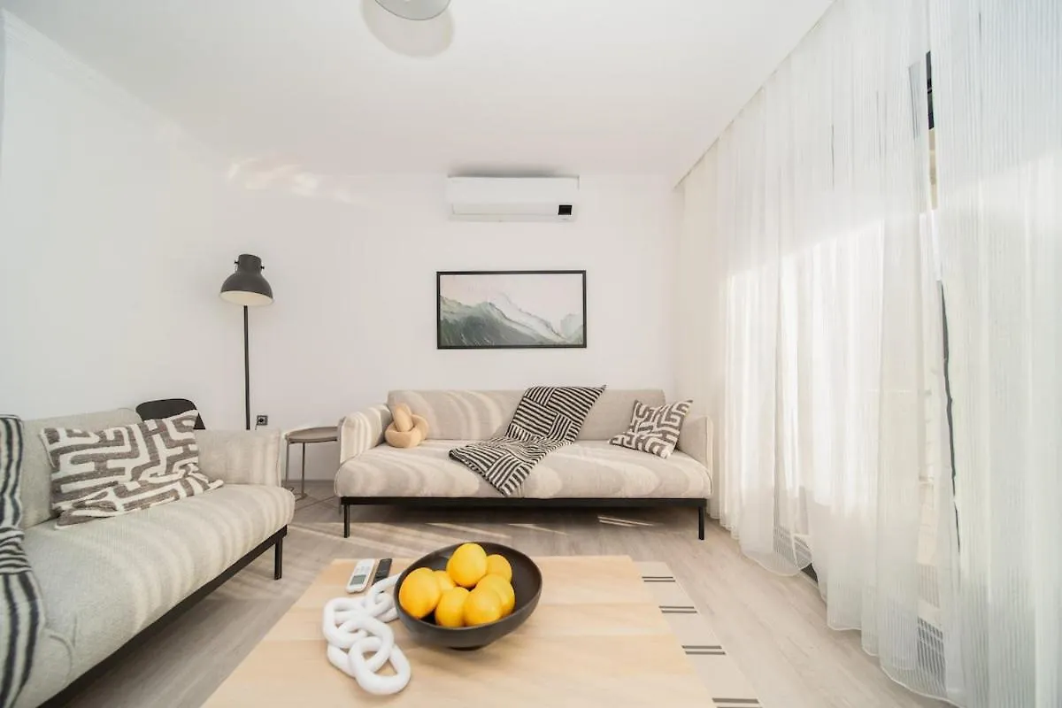 Bodrum Center 2 Bedroom Calm Modern Upstairs Flat - Yeni Duenya Αλικαρνασσός